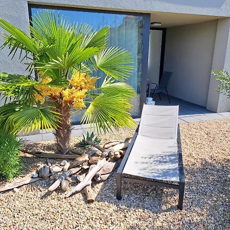 Palm Garden 1 *