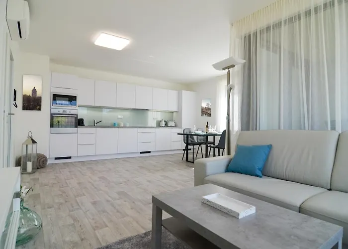Apartment Palm Garden 1 *