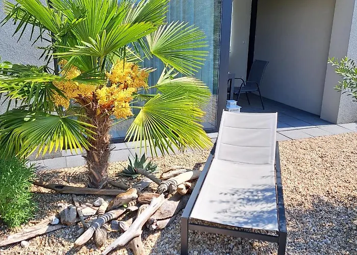 Palm Garden 1 *